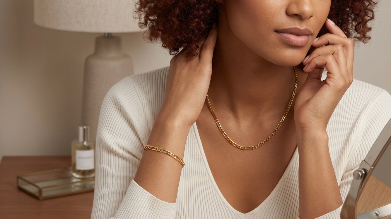 Simple Gold Jewelry: Essential Chains & Hoops for a Minimalist Look