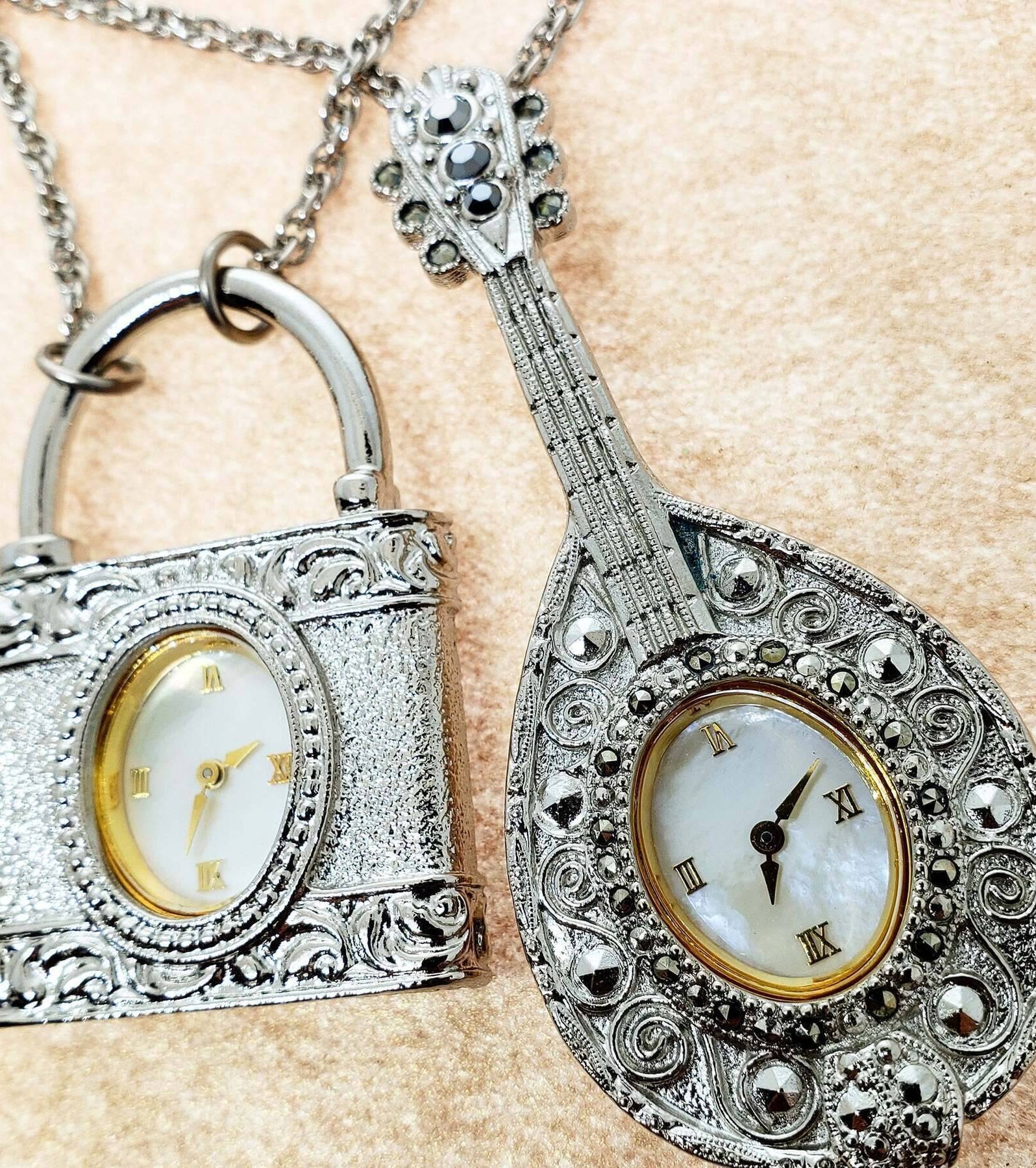 1928 Jewelry Mother Of Pearl Lock Watch Pendant Necklace 28"