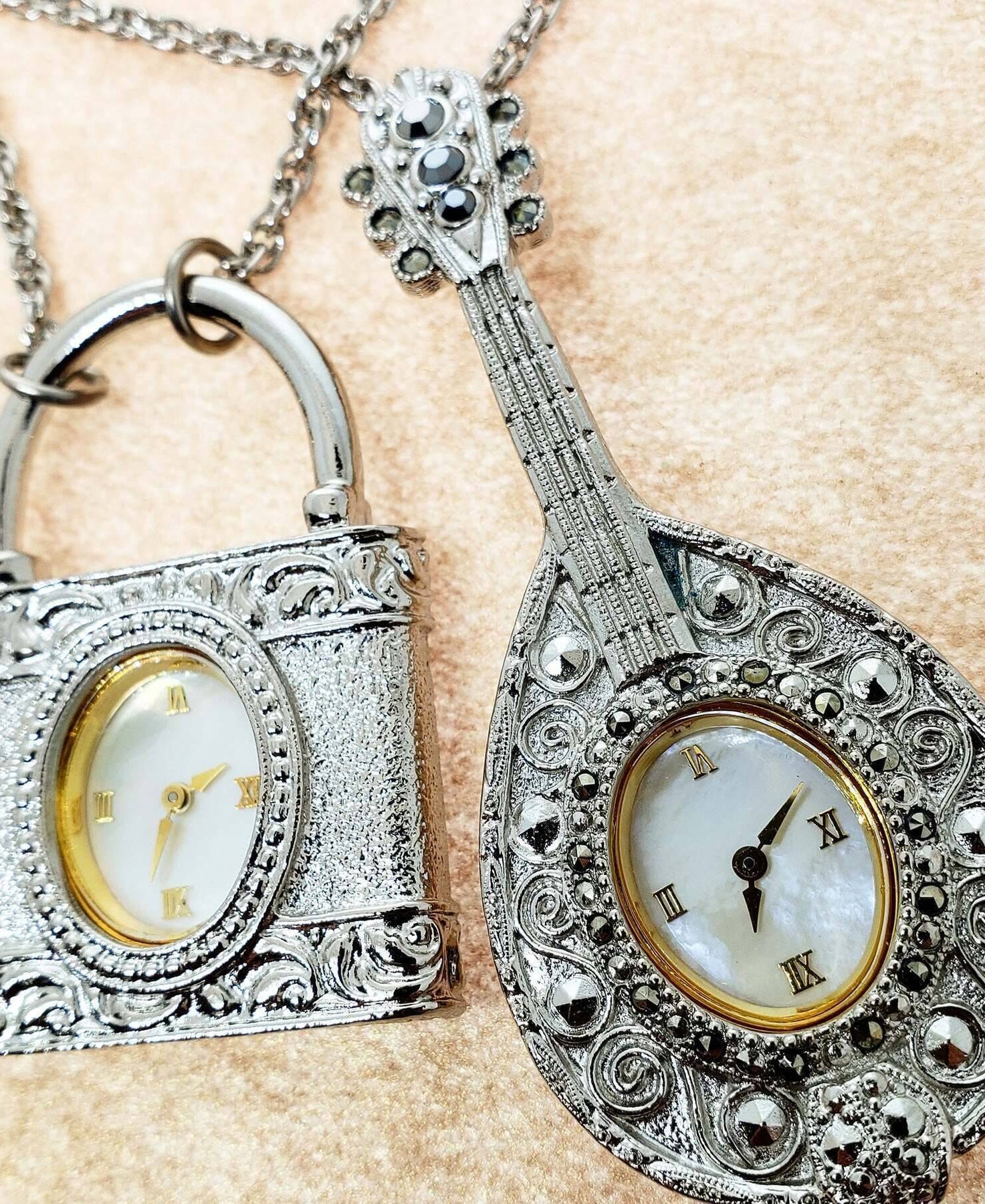 1928 Jewelry Mother Of Pearl Lock Watch Pendant Necklace 28"