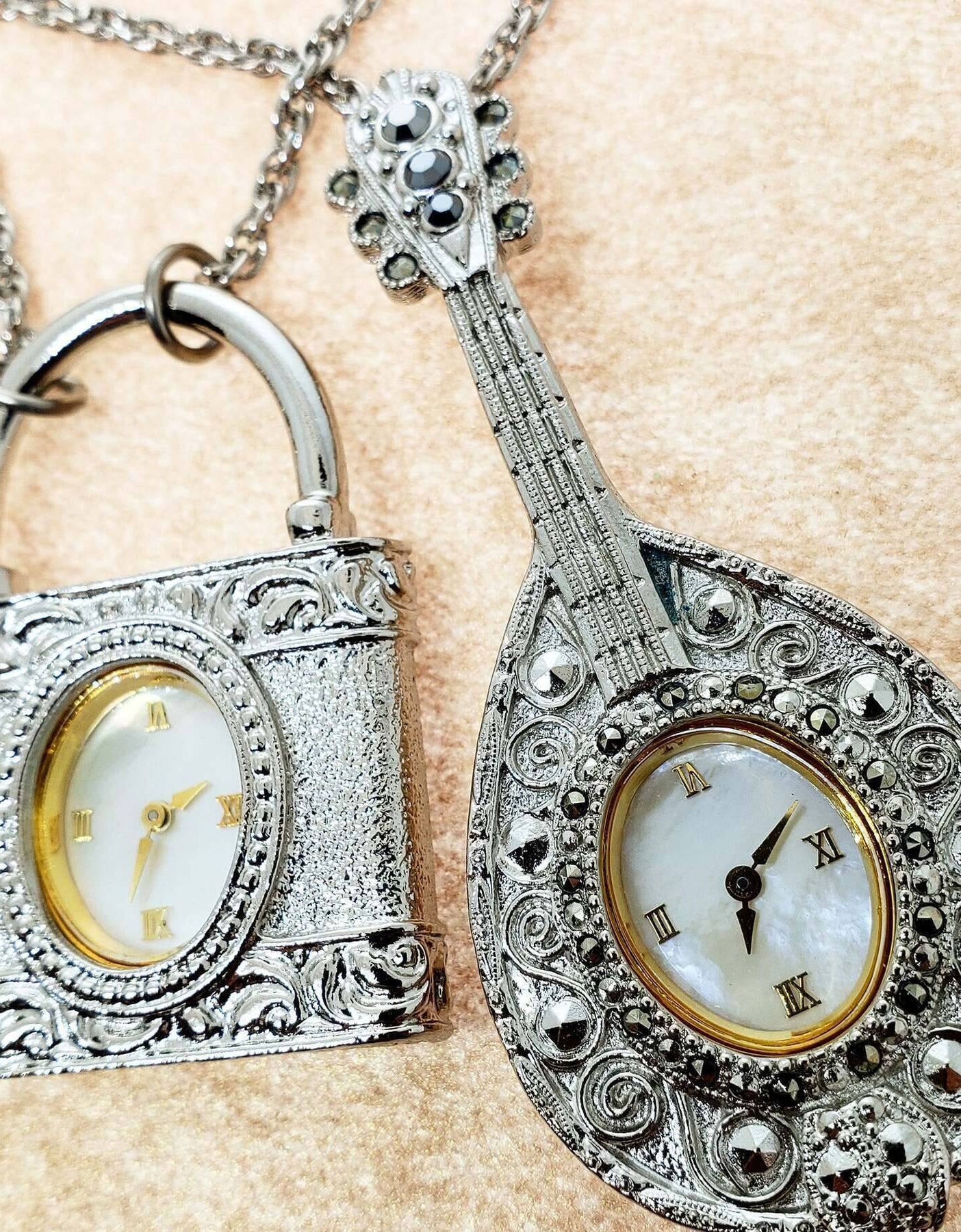 1928 Jewelry Mother Of Pearl Lock Watch Pendant Necklace 28"