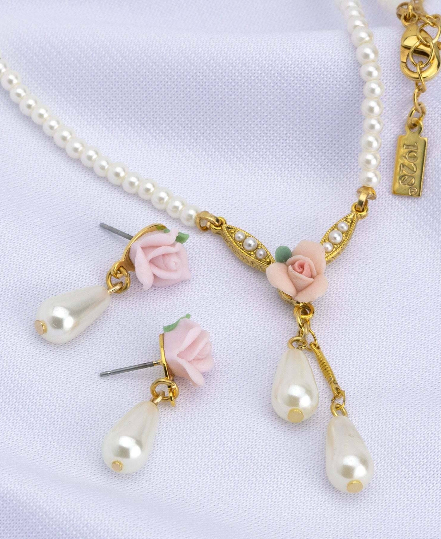 1928 Bridal Porcelain Rose And 3mm Faux Pearl Strand Drop Pendant Necklace 16" + 3" Extender