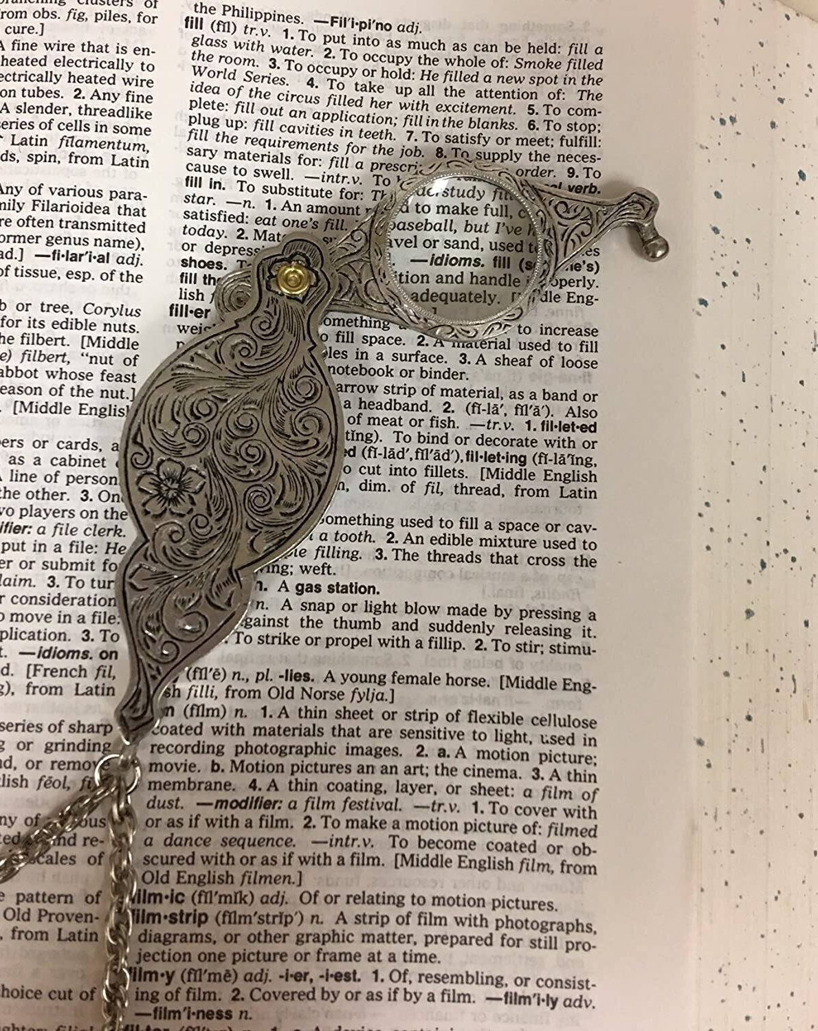 1928 Jewelry Antiqued Pewter Fold Out Magnifying Glass Necklace 30" - Magnification Power: 6-7X