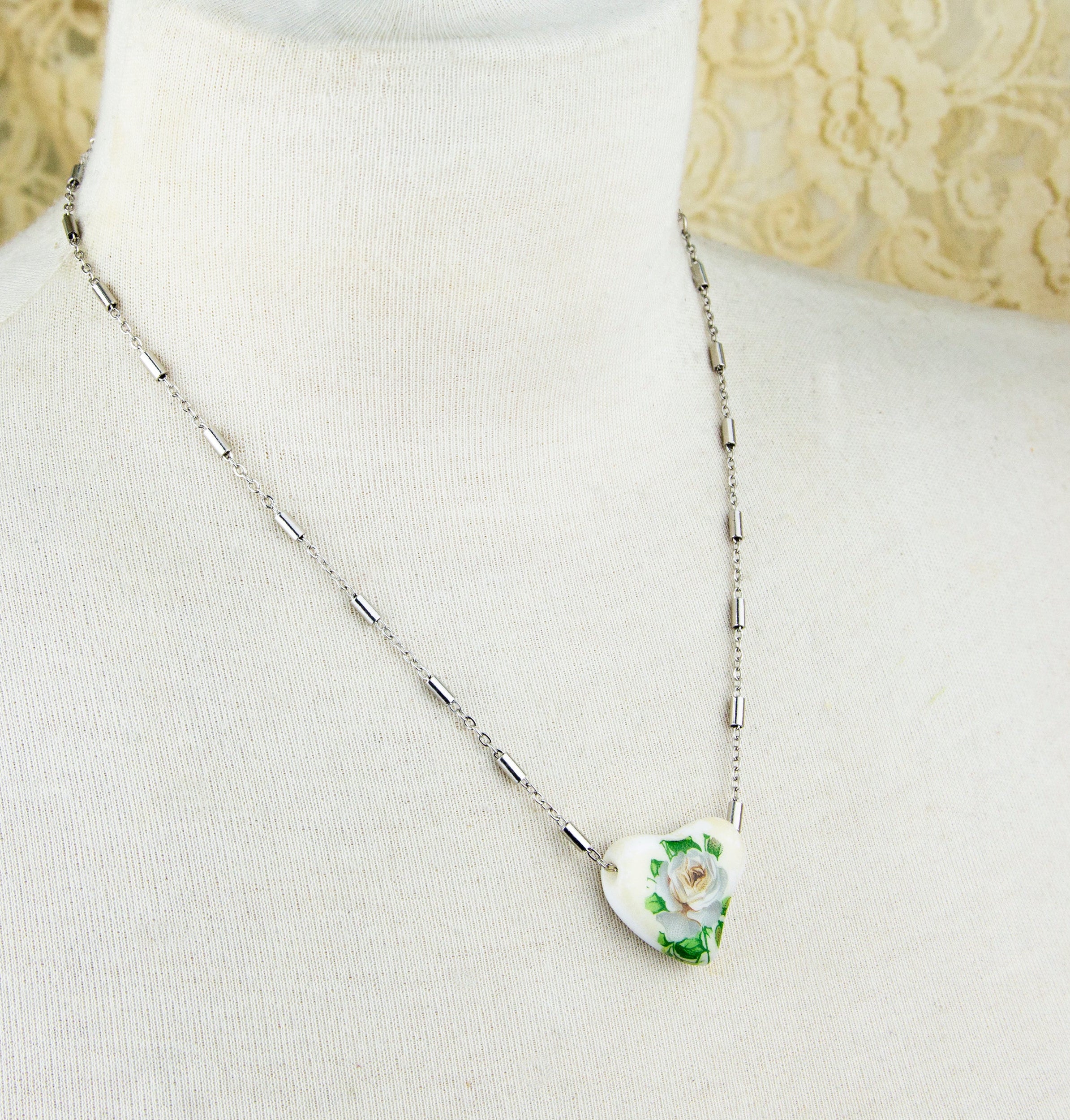 1928 Jewelry 85' Porcelain Heart & Rose Pendant Necklace 15" + 3" Extension