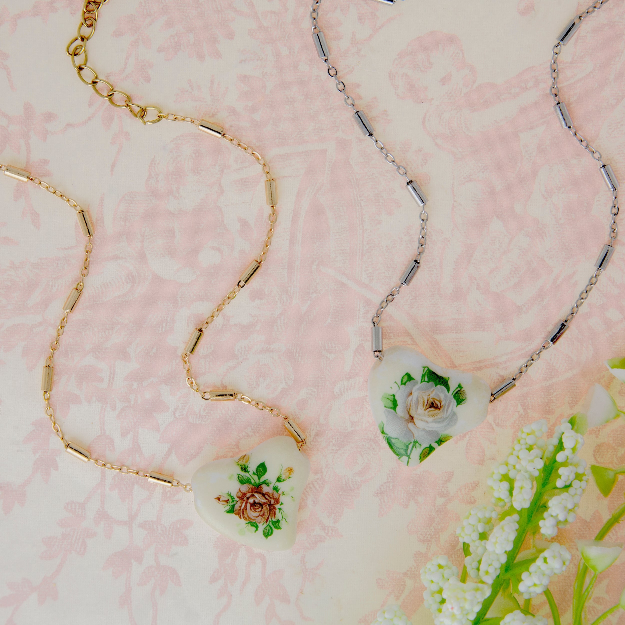 1928 Jewelry 85' Porcelain Heart & Rose Pendant Necklace 15" + 3" Extension