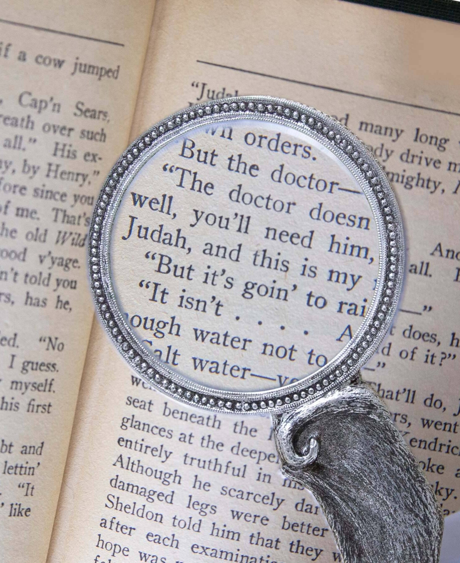 1928 Jewelry Light Sapphire Blue Crystal Cat Handheld Magnifying Glass - Magnification Power 1-2X