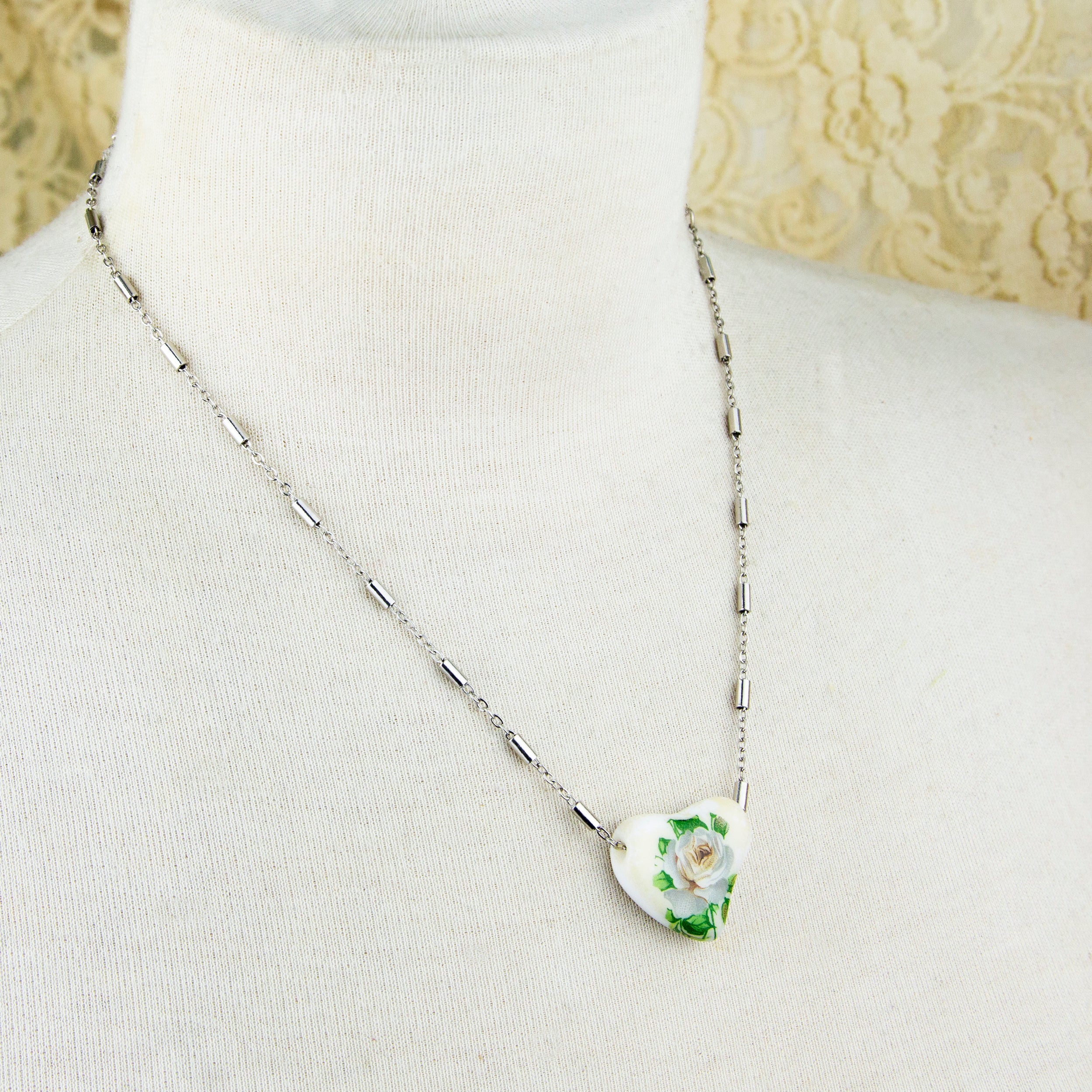 1928 Jewelry 85' Porcelain Heart & Rose Pendant Necklace 15" + 3" Extension