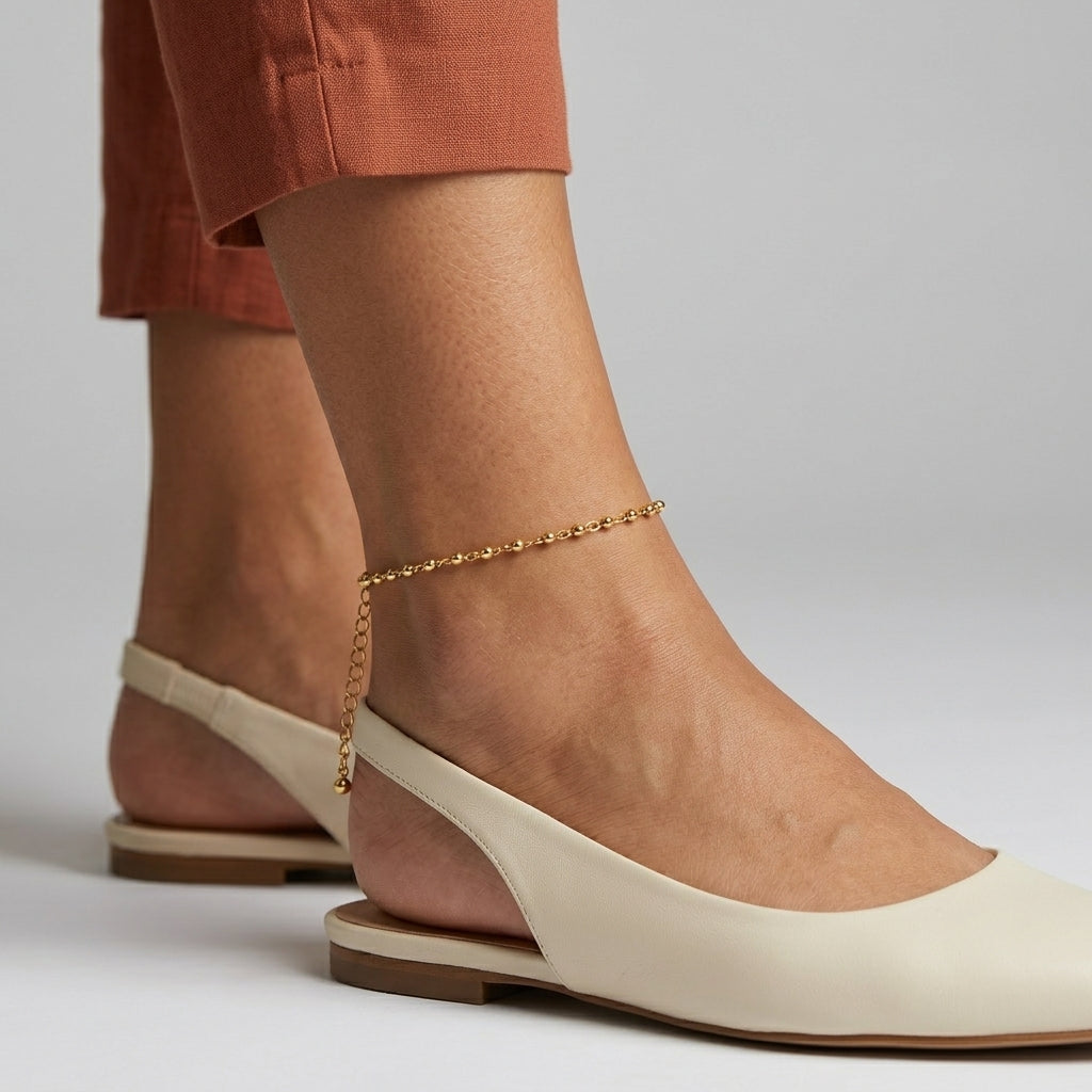 Woman wearing a gold tone anklet